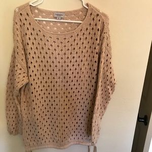Size Medium Cashmeren Sweater in size medium.